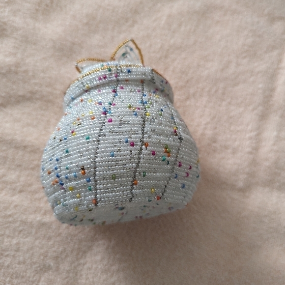 Kenyan Masai-made small beaded container - Picture 3 of 6